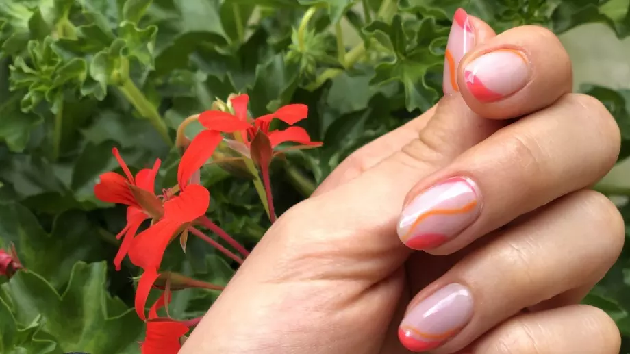 Лятото на 2021 се очертава да е абстрактно за маникюра (СНИМКИ)