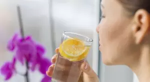 10 причини да пиете вода с лимон всяка сутрин   