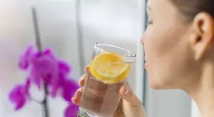 Внимание! Пиенето на вода с лимон крие рискове за здравето