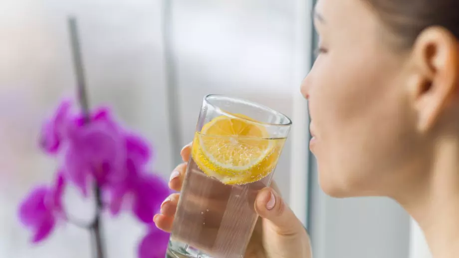 Внимание! Пиенето на вода с лимон крие рискове за здравето