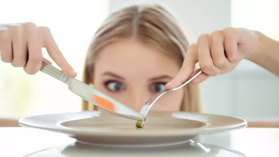 Виц за 19 април 2023: Правилник на отслабващите