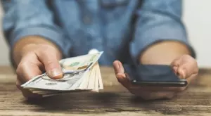 Едва 54 млн. евро пратиха емигрантите от началото на годината