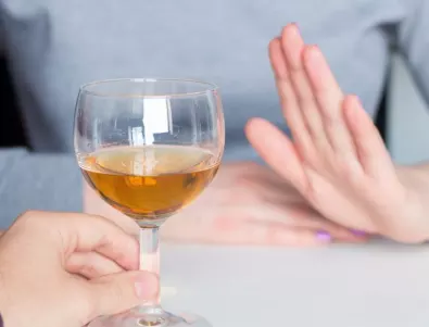Учени разкриха защо алкохолът в малки дози е полезен само за възрастните хора
