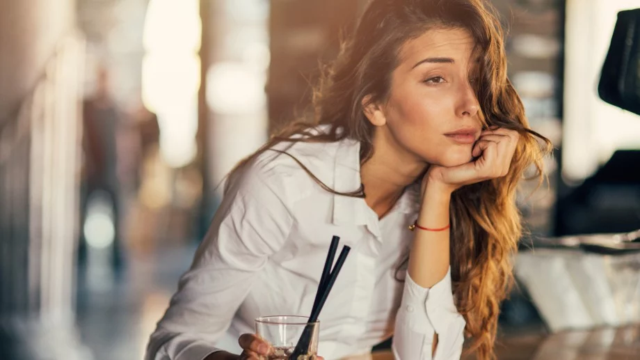 10 убедителни причини, заради които жените с висок интелект са самотни