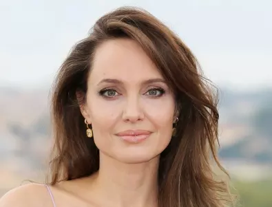 Анджелина Джоли: Страхувах се за безопасността на семейството си в брака с Брад 