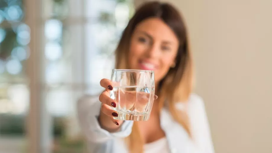 Чудесните ползи от пиенето на вода преди сън