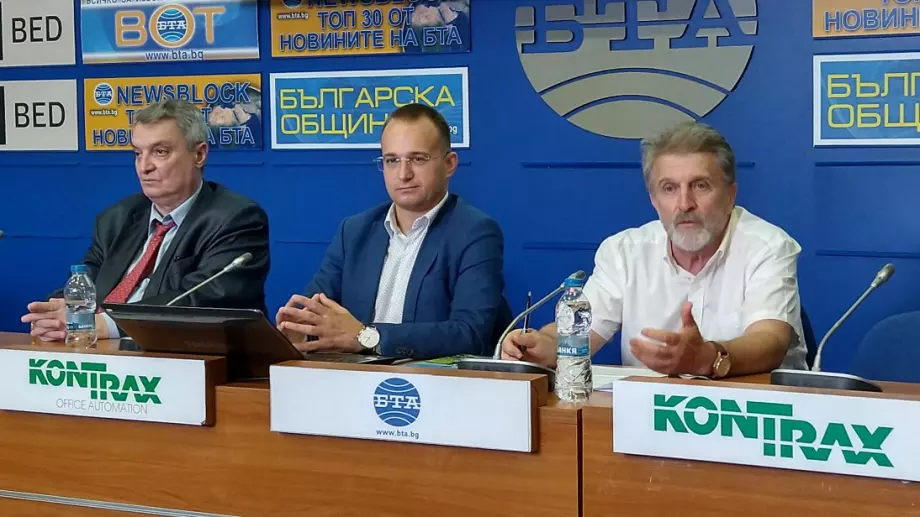 Ревизия на продажбите на български задгранични имоти искат политици