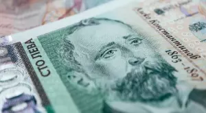 Средната работна заплата у нас за първи път прехвърли 2 000 лева