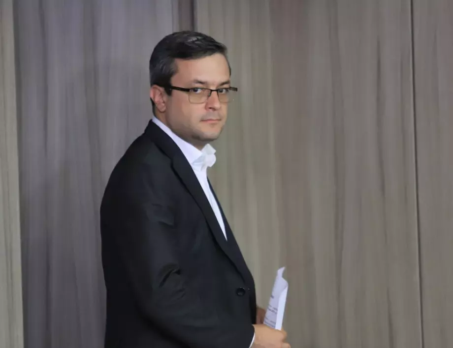 Комисия ще изяснява полицейското насилие на протестите, решиха депутатите след спорове и закачки с Тома Биков