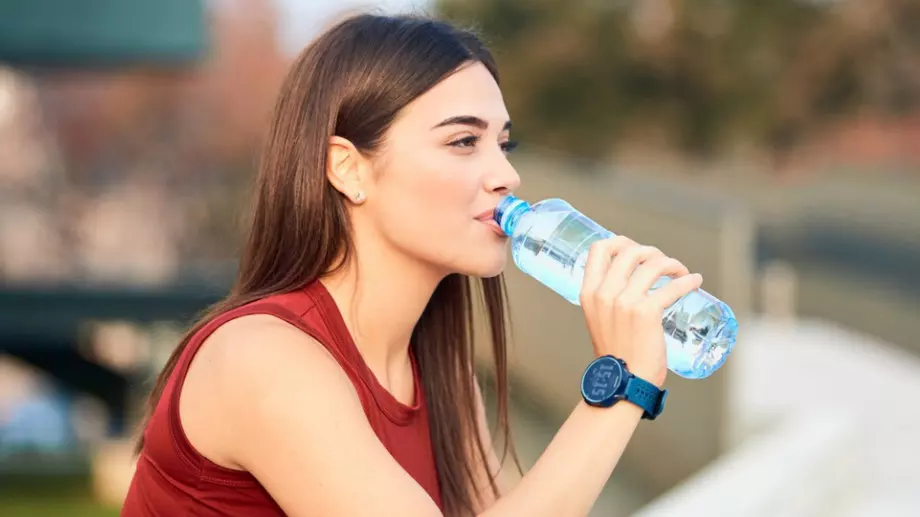 Няма да повярвате какво има в бутилираната вода