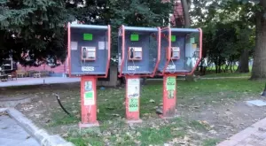 Ще изчезнат ли уличните телефони?