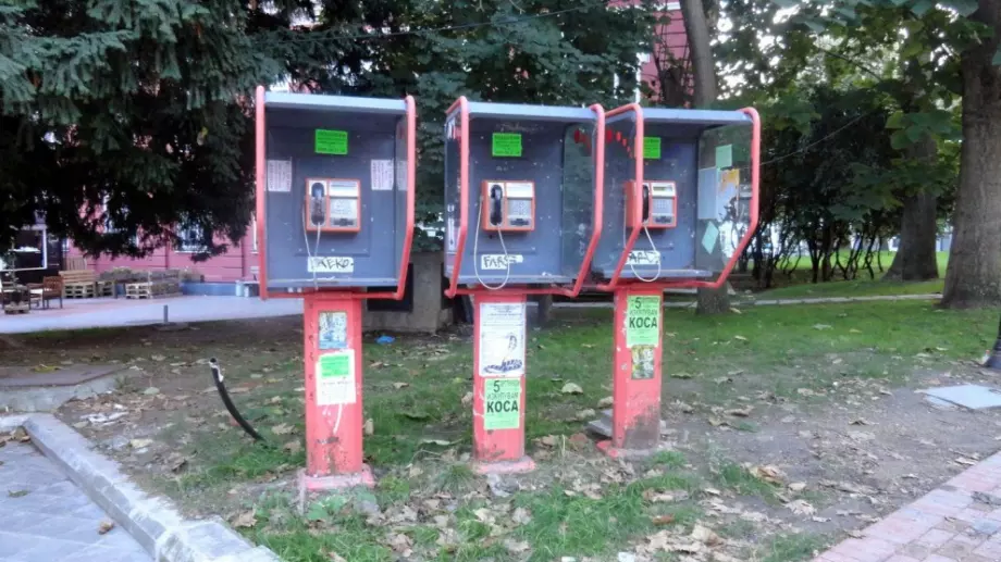 Ще изчезнат ли уличните телефони?