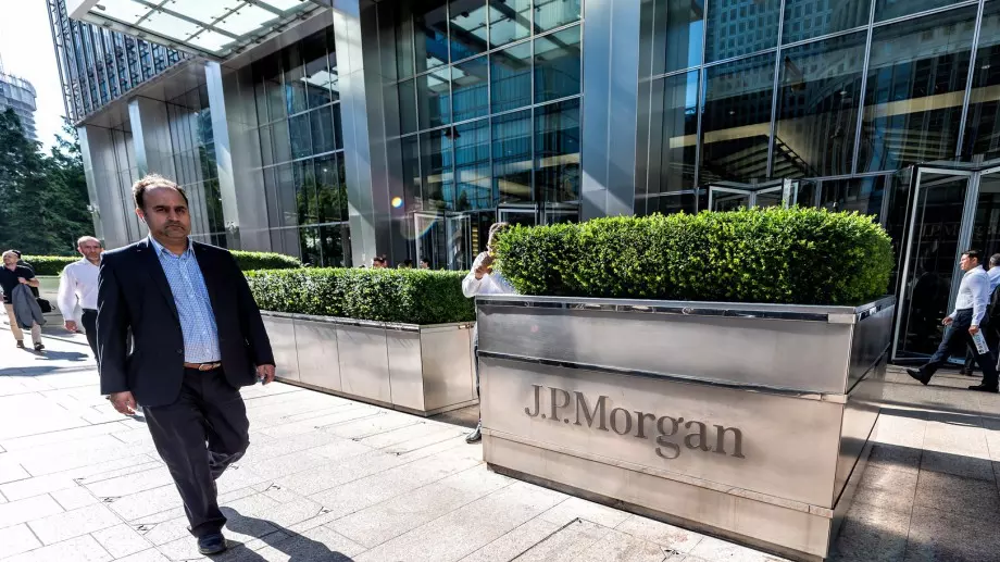 Голяма американска банка уволни стотици служители само за седмица 