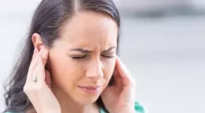 Защо понякога чуваме шум в ушите и какво го причинява