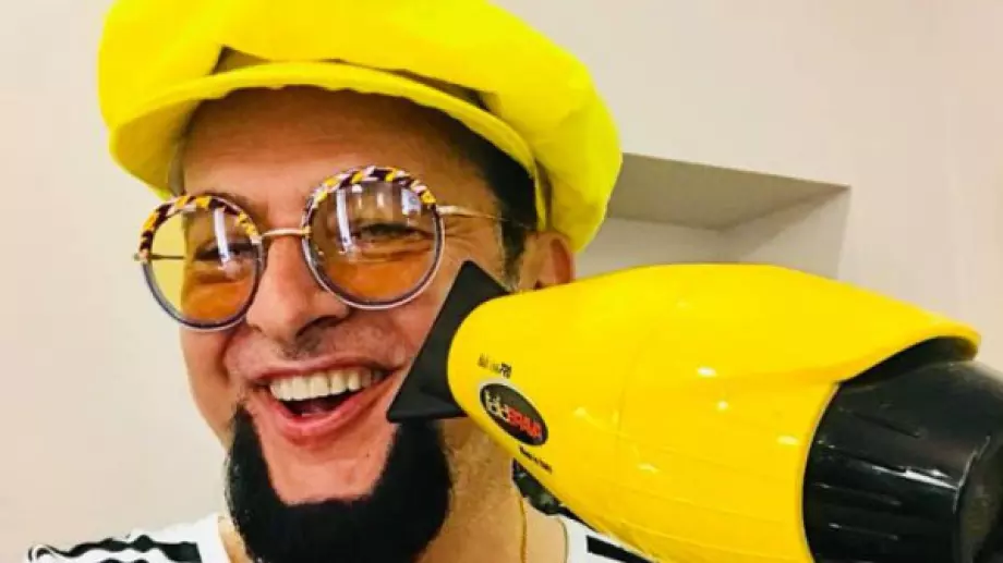 Минчев скастри Бербатов: Кара тротинетката си като волна пеперудка (СНИМКА)