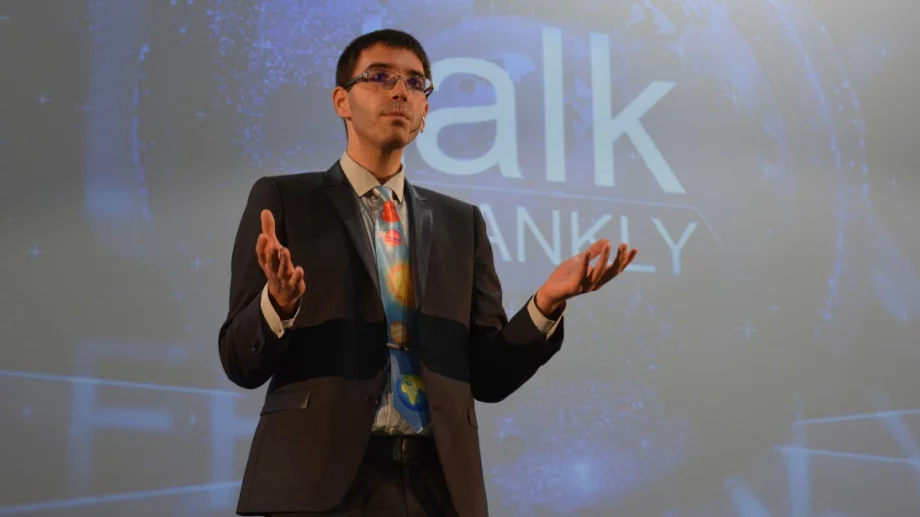 Как да питаш в "Ало, Космос! Говори България!"? Д-р Владимир Божилов за науката и детското въображение