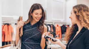 Виц за деня: На касата в мола