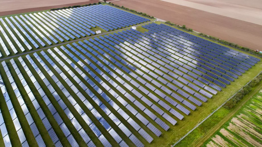 Германска компания изгражда завод за соларни панели за 1 млрд. евро в Румъния