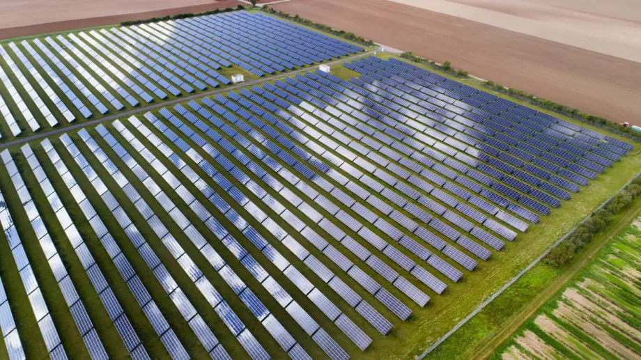 Безплатен ток за 30 години в Пазарджик - първата община със собствен соларен парк