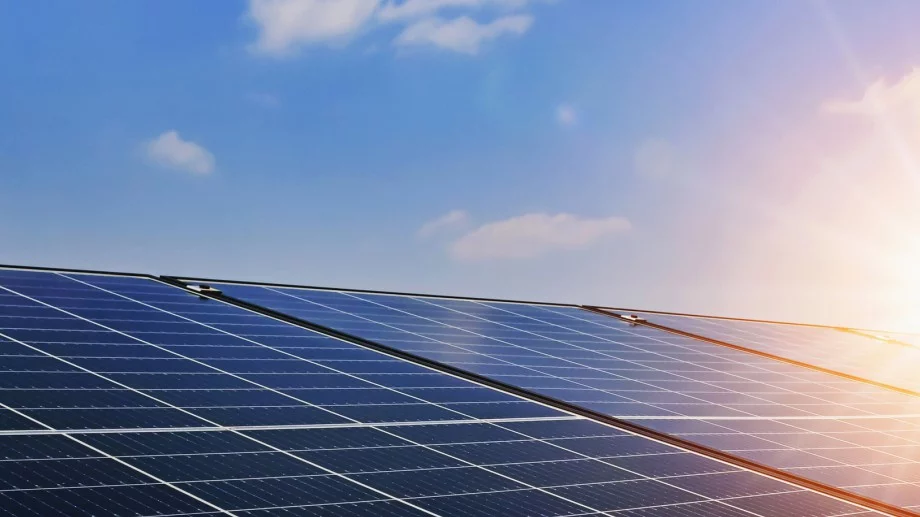 Индонезия откри най-големия плаващ соларен парк в региона