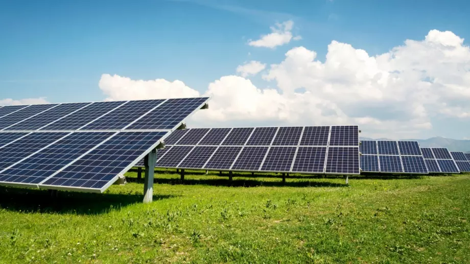 Бизнесът има още близо 2 месеца да кандидатства за собствени ВЕИ и батерии