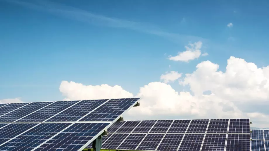 Новите глобални възобновяеми мощности ще се увеличат с една трета тази година