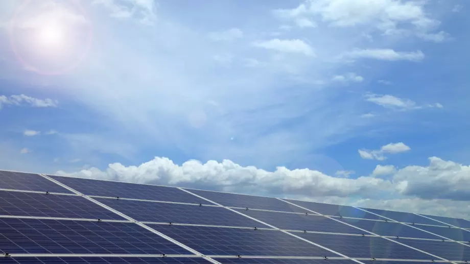 Германската Profine Energy готви строителство на плаващи соларни панели в яз. Огоста