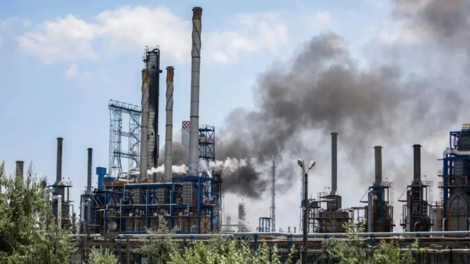 Експлозия разтърси най-голямата петролна рафинерия в Румъния