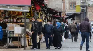 Крахът на лирата вкара в бедност 18 млн. души в Турция