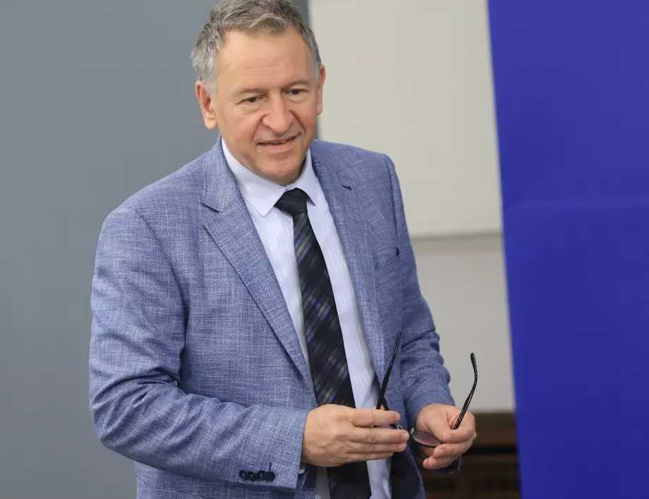 Редакционният екип ви представя по важното от деня накратко Време е