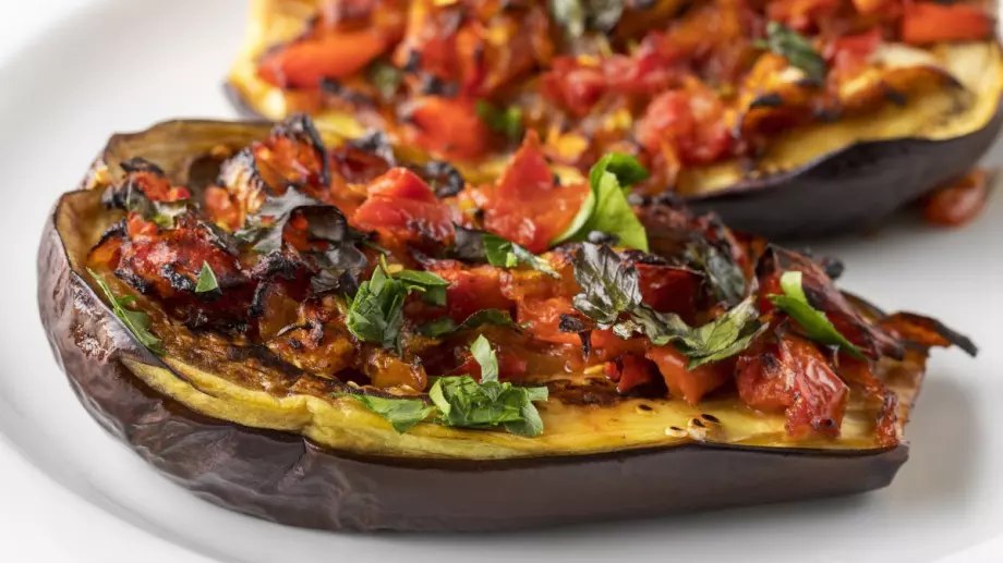 Апетитни пълнени патладжани