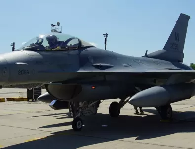 България ще получи най-нови тренажори за F-16 