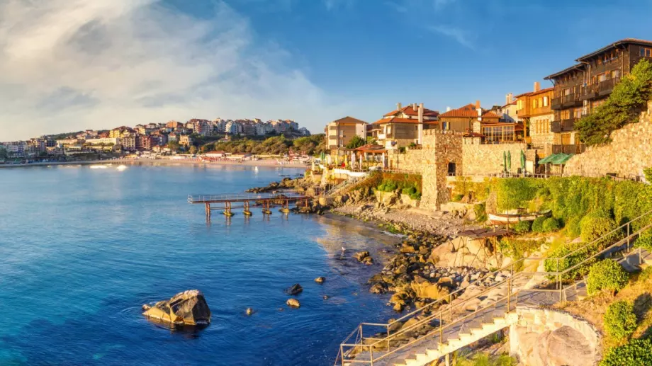 Екскурзоводи си разделят по 2660 лв. COVID помощи