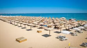 Къде са най-евтините шезлонги и чадъри по Черноморието?