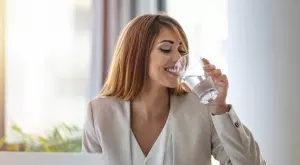 Ето какво ще се случи, ако пиете чаша вода след кафе 