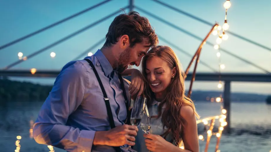 Как да разберете дали това е любов от пръв поглед 