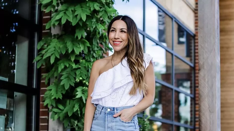 5 начина да носите топ с едно рамо това лято