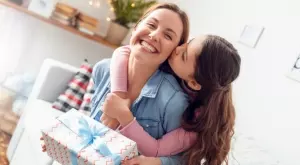 Кой празнува имен ден днес, 28 октомври 2022 