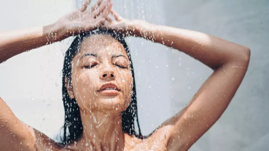 Ето защо не трябва да миете лицето си под душа