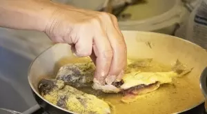 С този трик ще изпържите риба, без да умирисвате дома си