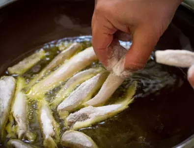 Преди да сложите рибата в тигана, накиснете я в това и тя ще стане по-вкусна от всякога