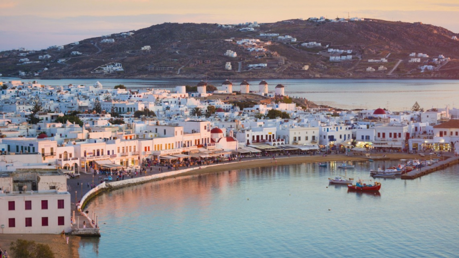 Гърция актуализира своята Covid карта поставяйки няколко популярни туристически дестинации в