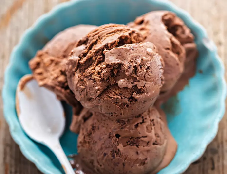 Домашен шоколадов сладолед бързо и лесно у дома с минимални усилия