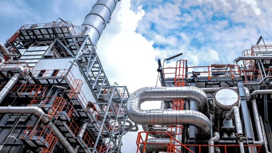 Газът в Европа пак прехвърли 1500 долара, петролът - твърдо над 100 долара