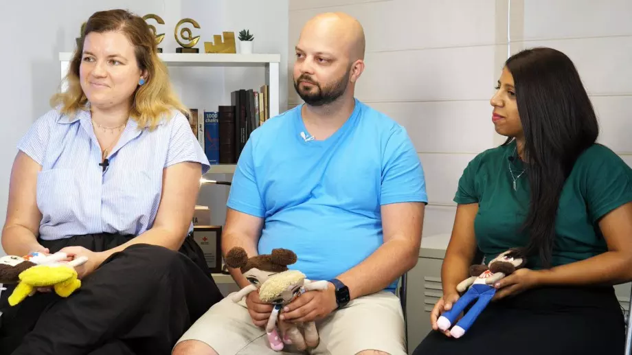 Българи създават кукли, борещи се с дискриминацията 