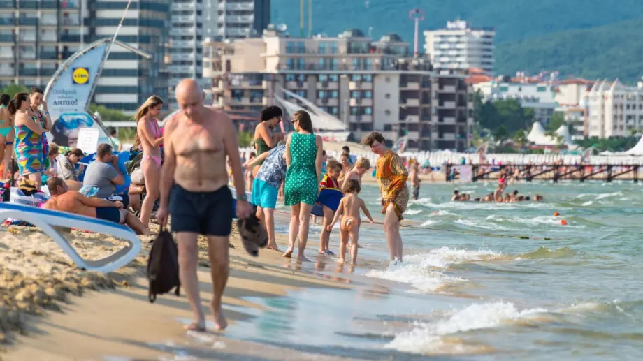 Държавата трябва да праща и пенсионерите на почивка