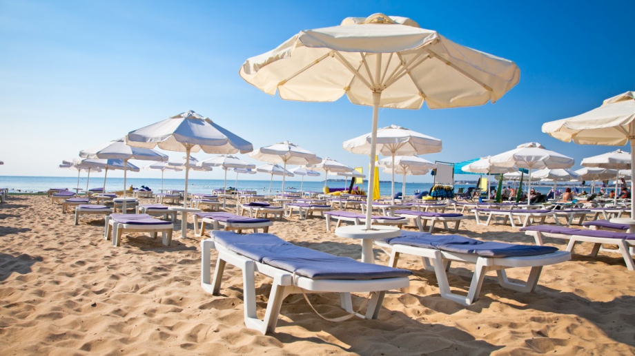 В разгара на летния сезон плажовете по Южното Черноморие са