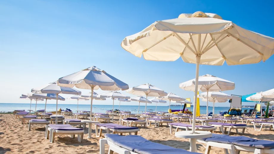 Министърът на туризма каза колко ще струват чадърите и шезлонгите на морето