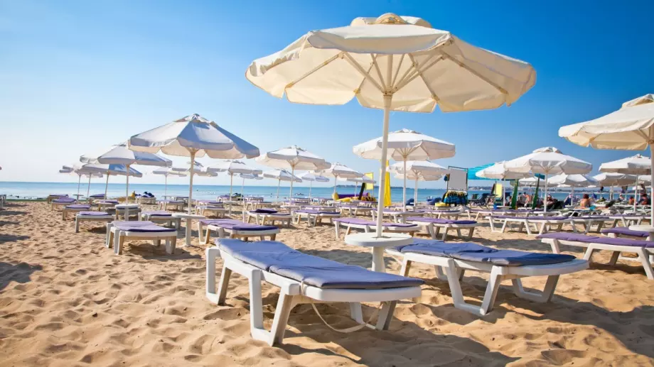 Запазваме чадър и шезлонг на плажа чрез приложение - как работи то?