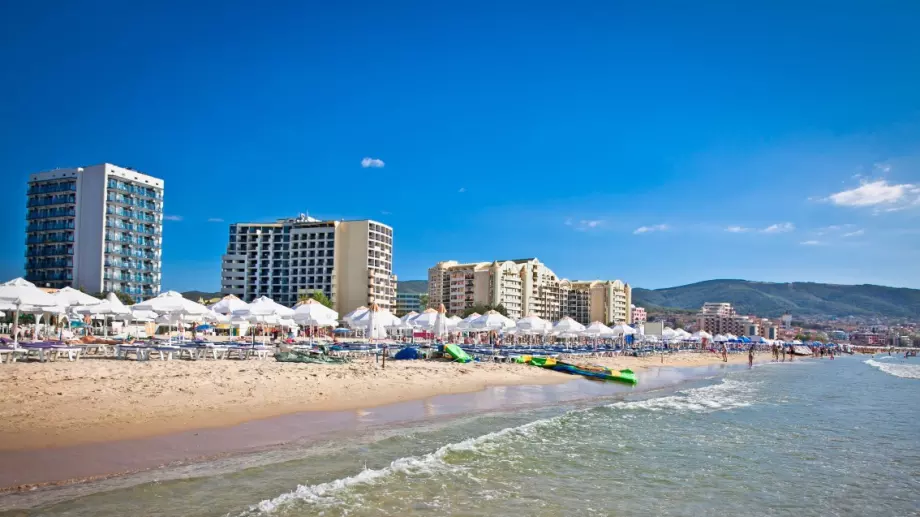 Масово се работи без договор в хотели и ресторанти